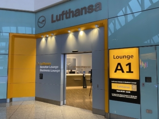 Lufthansa Lounge entrance