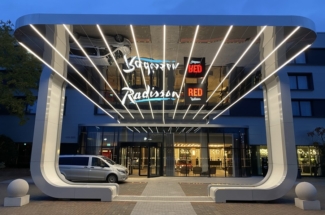Radisson Heathrow Hotel entrance (2)